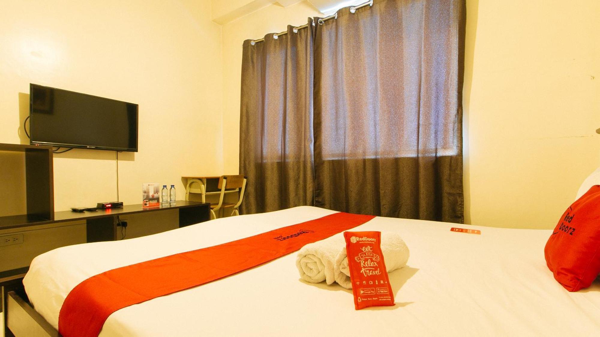 Reddoorz Plus @ E Rodriguez Corner Banawe Quezon City Eksteriør billede